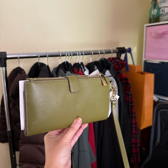 Michael Kors Adele Double Zip Gold Tone Wristlet NWT Smokey olive - Picture 10 of 10
